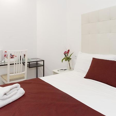 Hotel Brustar Sagrada Familia Barcellona Esterno foto