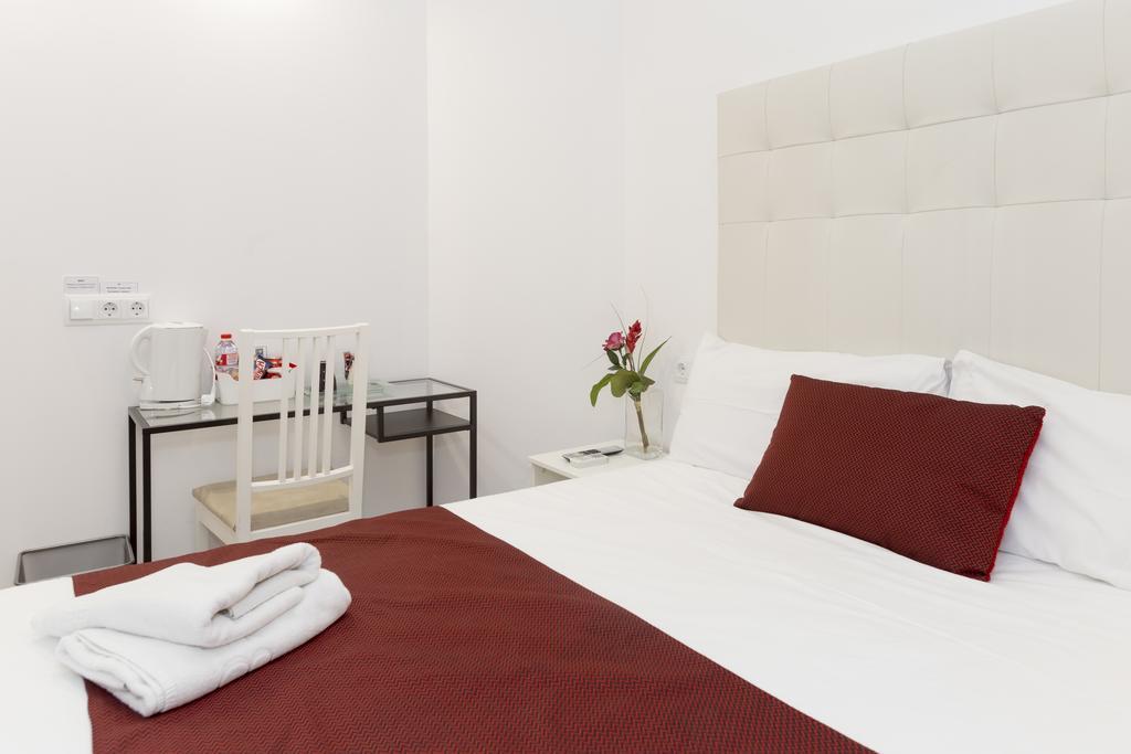 Hotel Brustar Sagrada Familia Barcellona Esterno foto